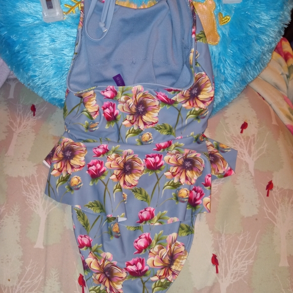 Vigoss Floral Ruffle sides one piece swimsuit Size Small Ties around Neck - Picture 5 of 9